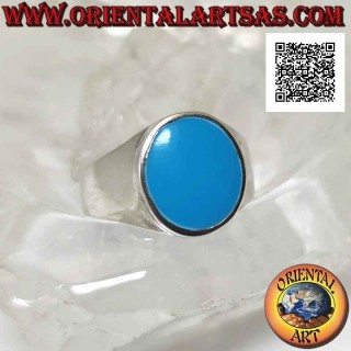 Anillo de plata con turquesa ovalada al ras con borde ligeramente levantado sobre marco liso