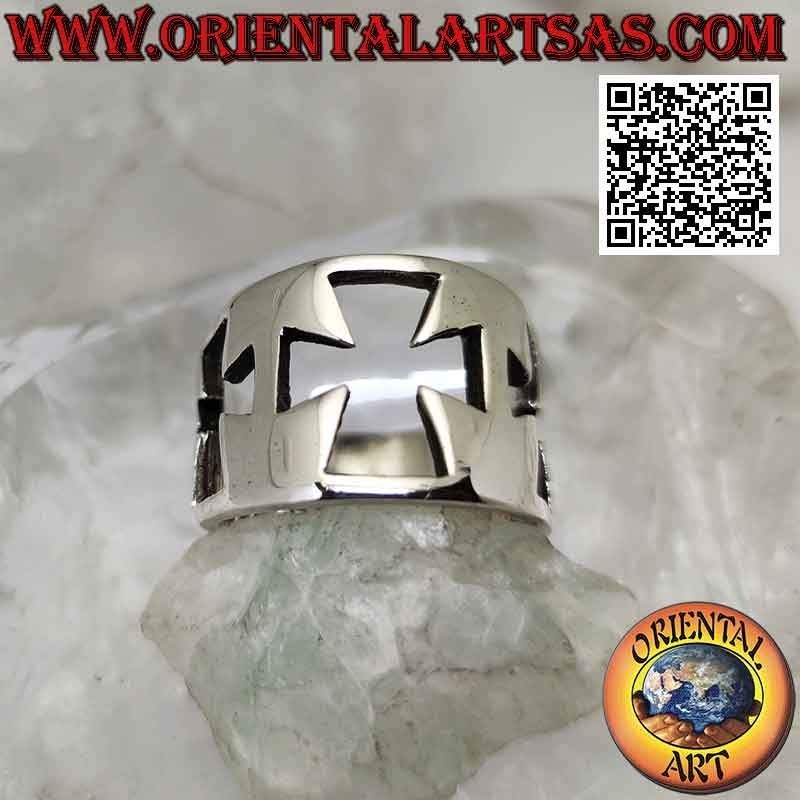 Bague en argent bande lisse avec trois croix ajourées