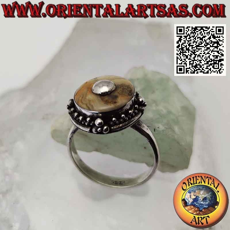 Bague en argent avec un jaspe village rond et une boule centrale (b)
