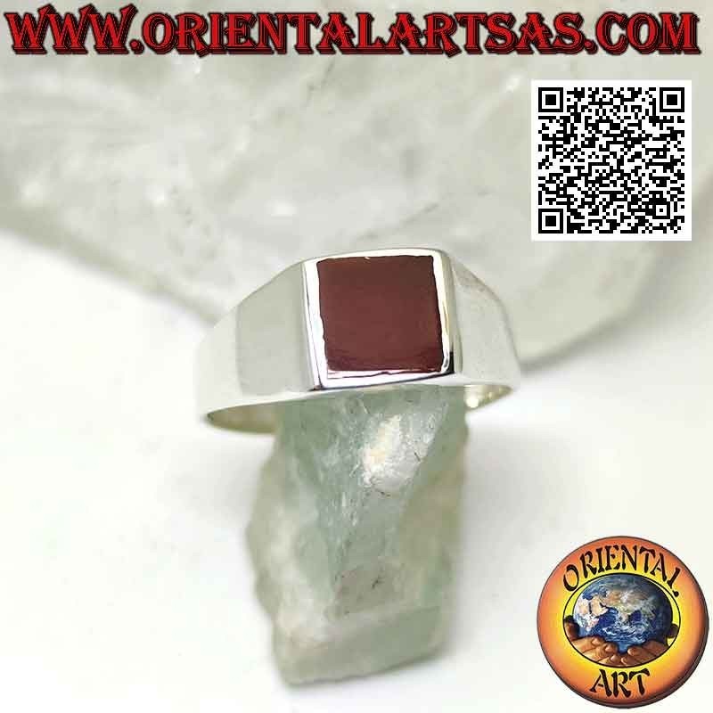Bague en argent avec cornaline rectangulaire affleurante sur une monture lisse de 10 x 8 mm