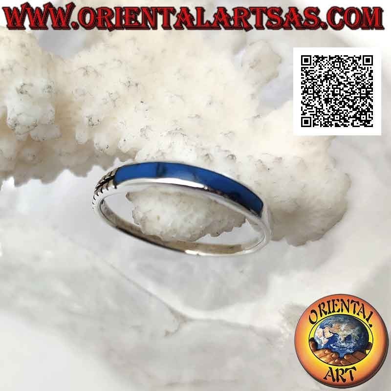 Bague en argent avec turquoise rectangulaire saillante d'un côté et gravures de l'autre