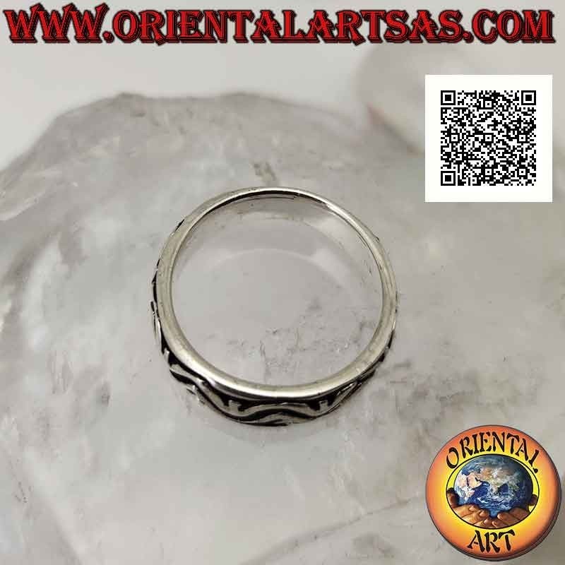 Silver ring with worked band with double wavy bas-relief decoration