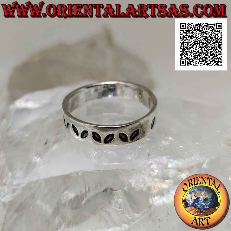 Silver band ring worked with a series of pairs of butterfly wings (butterfly emblem)