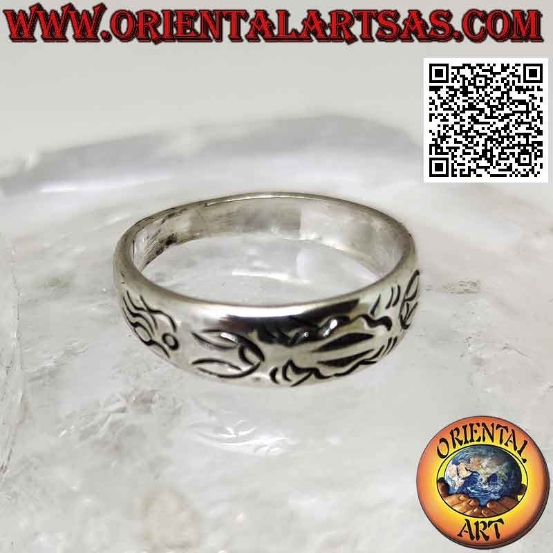 Growing band silver ring with engraved Maori design