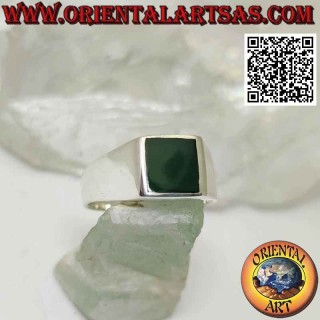 Bague en argent lisse avec agate verte carrée affleurante 8x8 mm