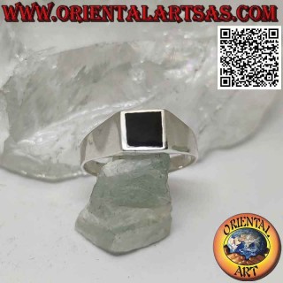 Smooth silver ring with square onyx flush with edge 8x8 mm