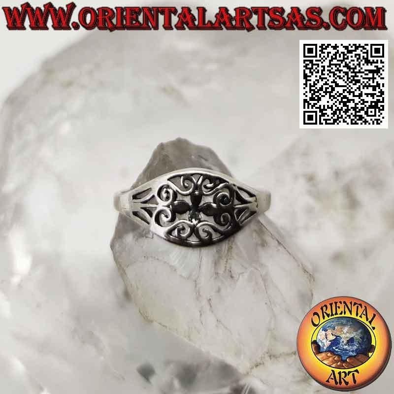 Silver ring with pierced crest cross with eight points joined by Greek