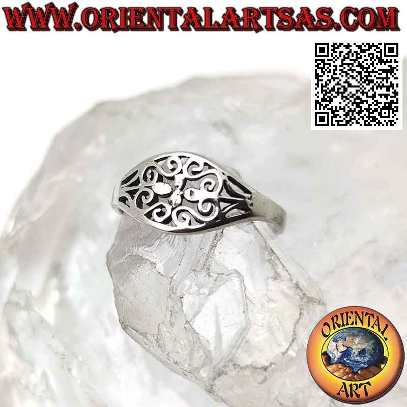 Silver ring with pierced crest cross with eight points joined by Greek