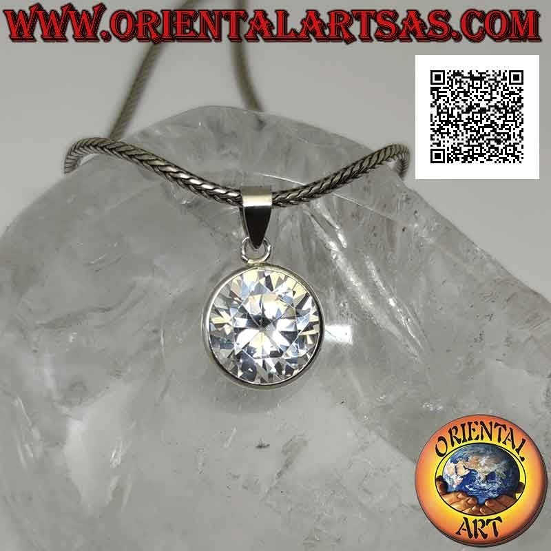 Colgante de plata con punto de luz de circonita redonda rodeada de un borde liso de 12 mm