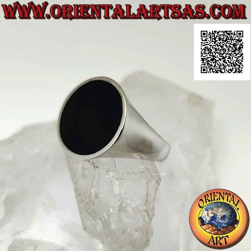 Silver ring with flat round onyx on smooth frame slightly concave on the sides Ø 16 mm