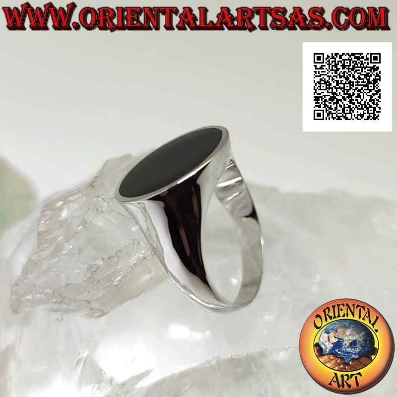 Anello in argento con onice tonda piatta su montatura liscia leggermente concava sui lati da Ø 16 mm