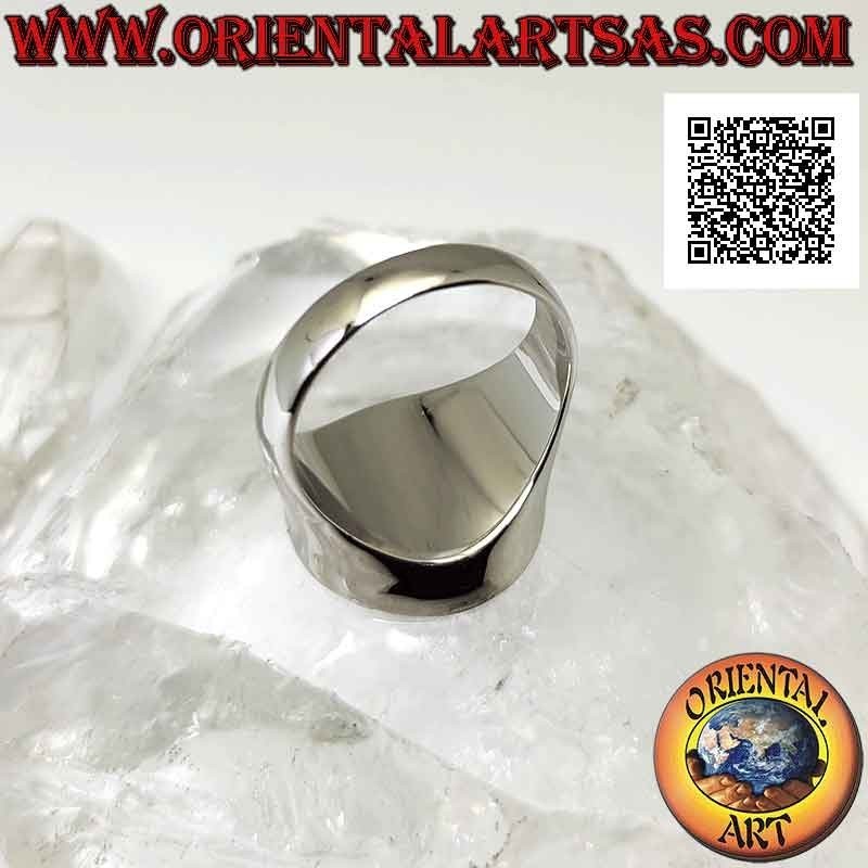 Bague en argent avec onyx rond plat sur monture lisse légèrement concave sur les côtés Ø 16 mm