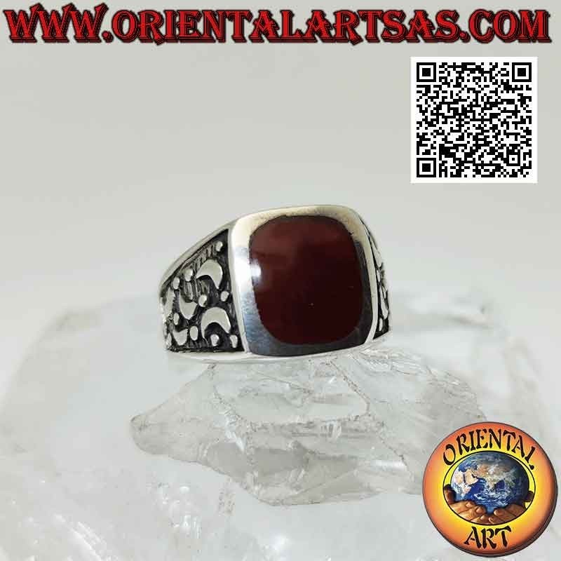 Bague en argent et corney avec des lunes latérales sculptées