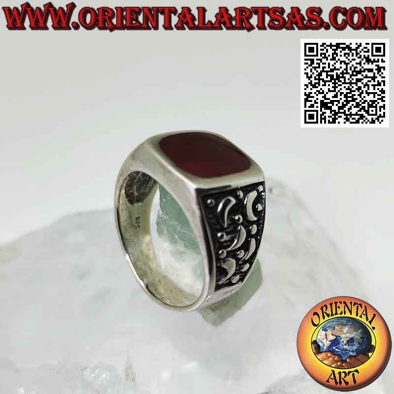 Silver ring and corney with lateral carved moons