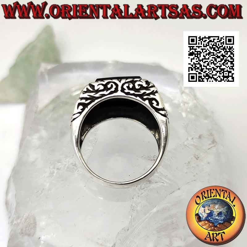 Bague en argent incrusté d'onyx