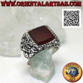 anillo de plata con incrustaciones de cornalina