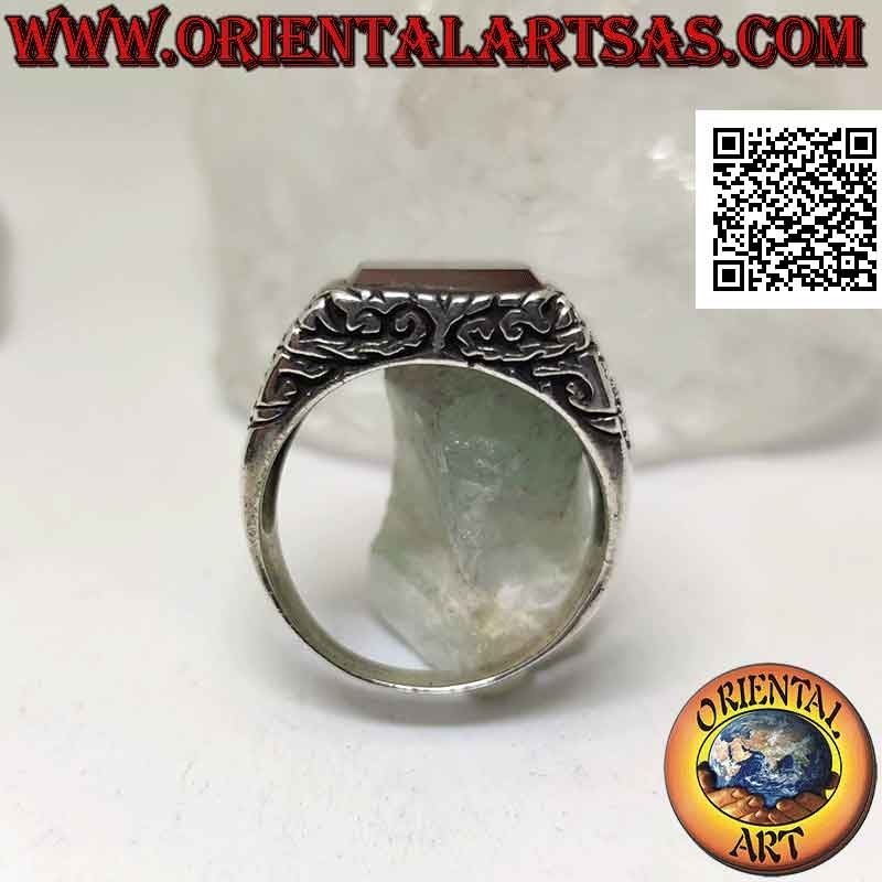 anillo de plata con incrustaciones de cornalina