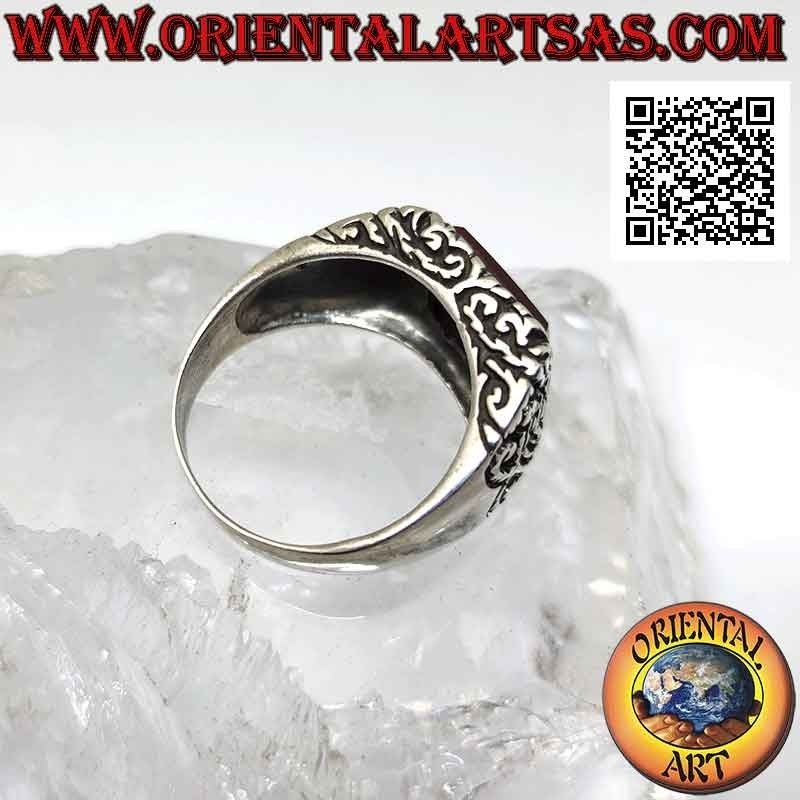 anillo de plata con incrustaciones de cornalina