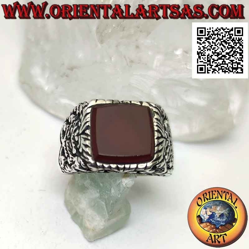anillo de plata con incrustaciones de cornalina