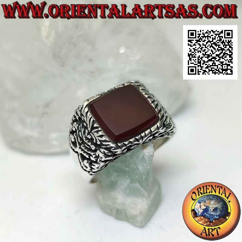 anillo de plata con incrustaciones de cornalina