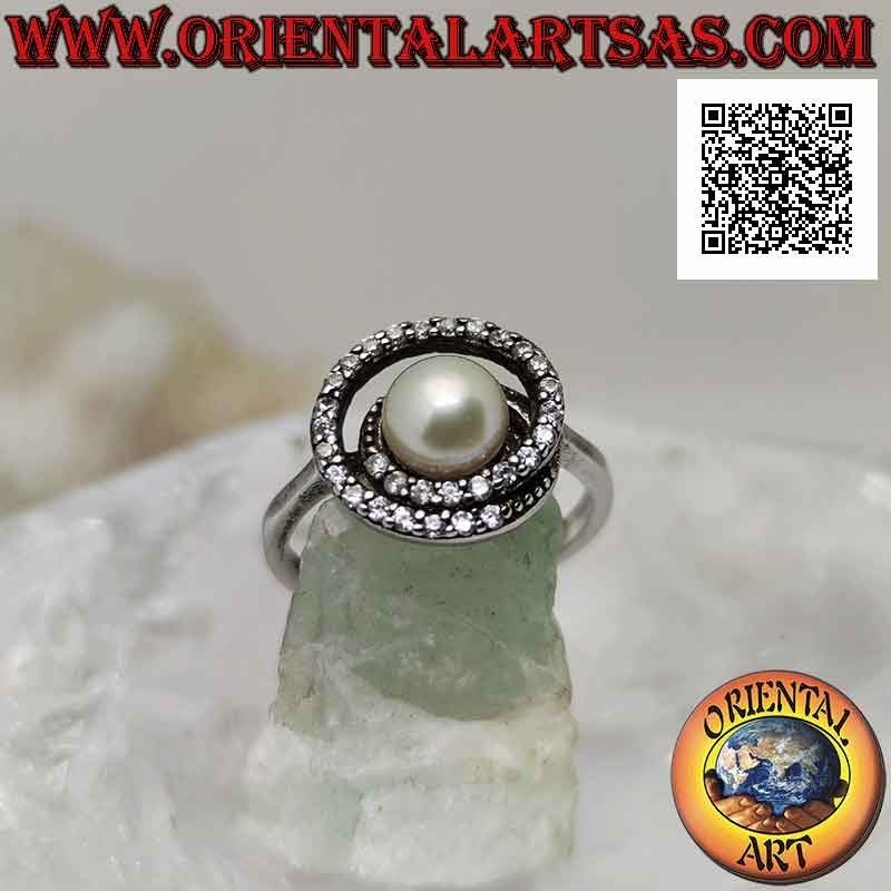 Bague en argent avec perle d'eau douce au centre d'une spirale de zircon