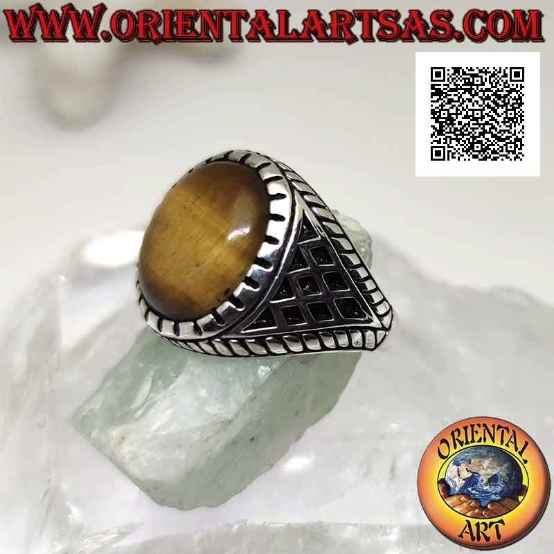 Bague en argent avec cabochon ovale en oeil de tigre et losanges gravés sur les côtés (A)