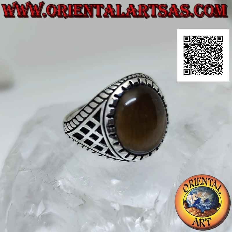 Anillo de plata con cabujón ojo de tigre ovalado y rombos grabados en los laterales (A)
