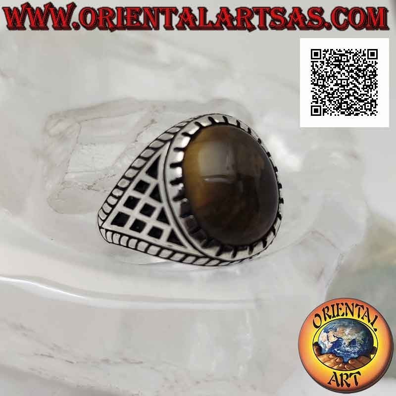Bague en argent avec cabochon ovale en oeil de tigre et losanges gravés sur les côtés (B)