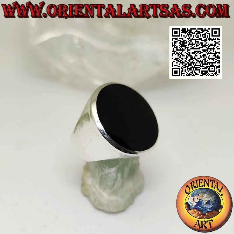 Bague en argent avec onyx rond affleurant sur armature lisse Ø 20 mm