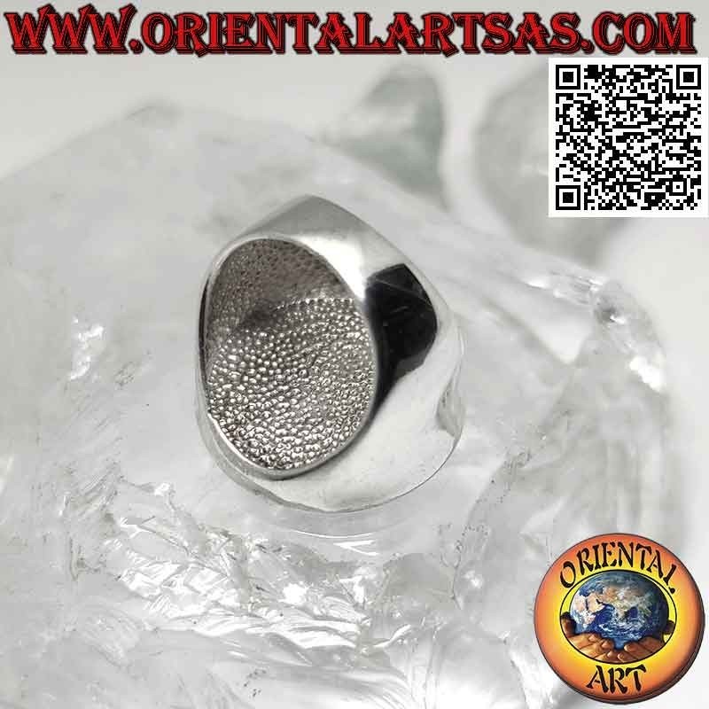 Bague en argent avec onyx rond affleurant sur armature lisse Ø 20 mm