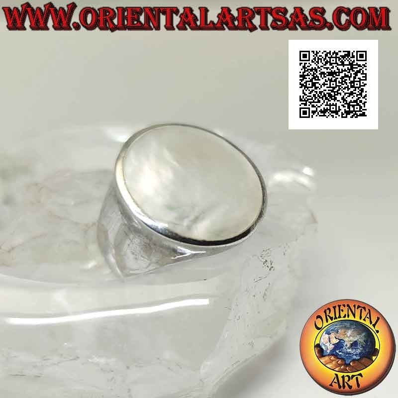 Anillo de plata con nácar redondo al ras del borde sobre marco liso Ø 20 mm