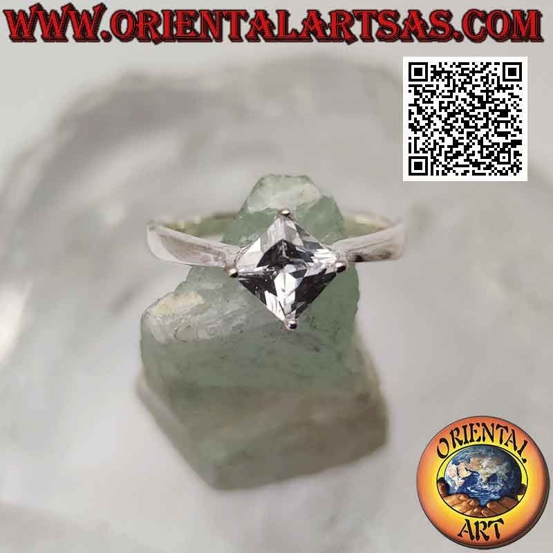 Anillo solitario de plata con circonitas romboides cuadradas blancas engastadas