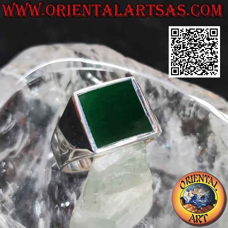 Smooth silver ring with square green agate flush with edge 13x13 mm
