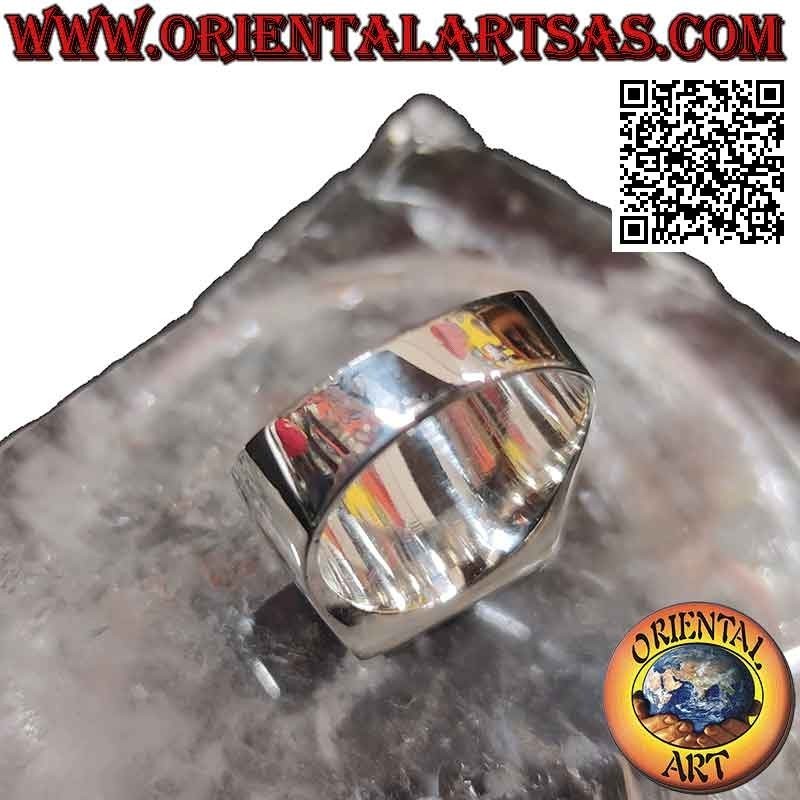Anello in argento liscio con corniola quadrata a filo bordo 13x13 mm