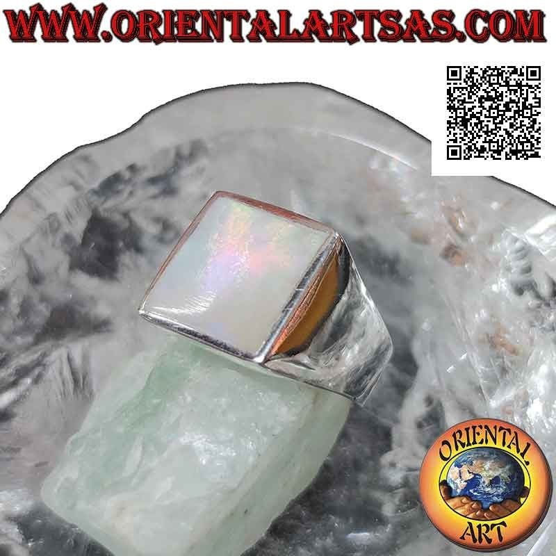 Anillo de plata lisa con nácar cuadrado al ras de canto 13x13 mm
