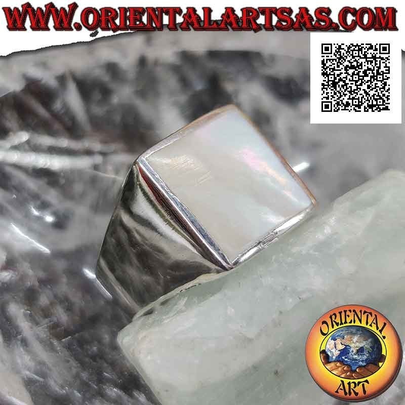 Smooth silver ring with square mother-of-pearl flush with edge 13x13 mm