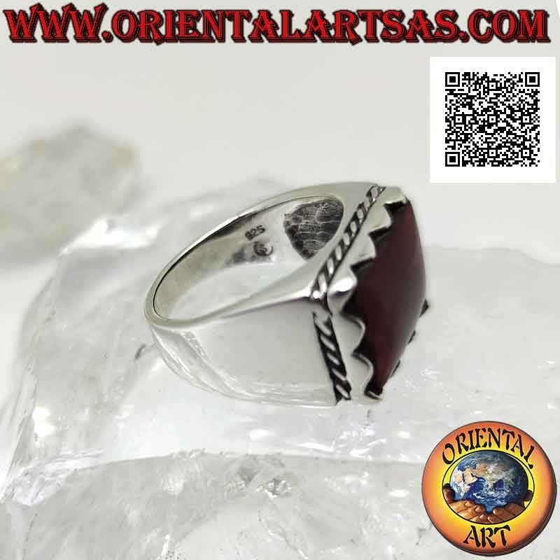 Bague en argent avec cornaline rectangulaire en relief et cordon latéral