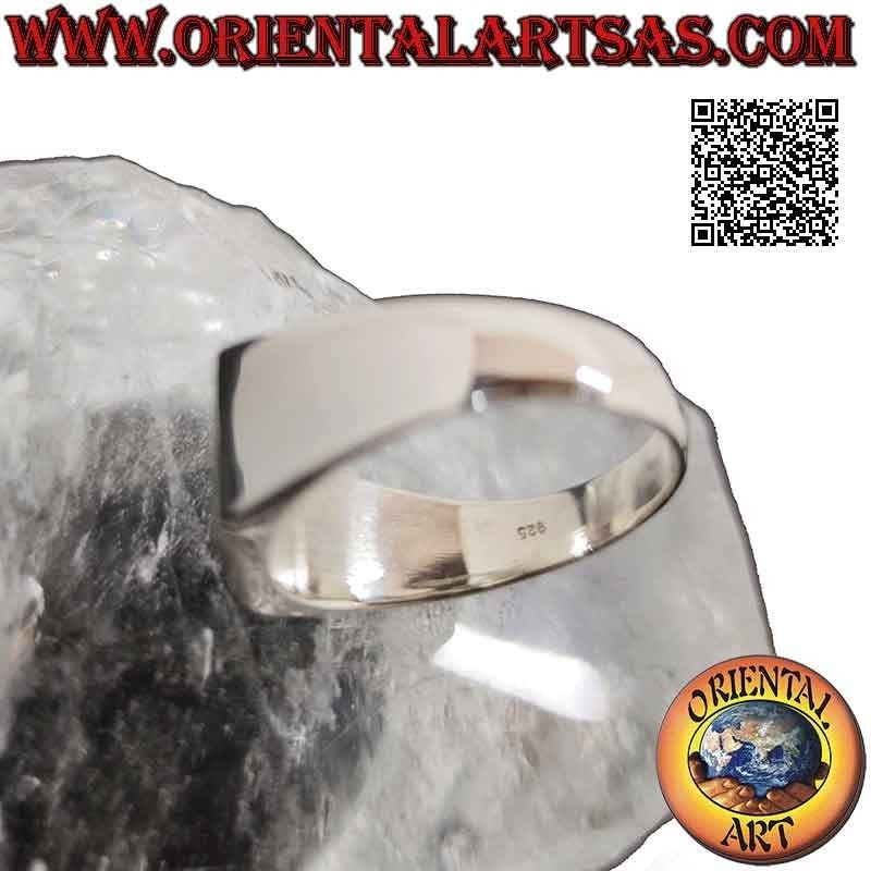 Bague en argent lisse avec agate verte rectangulaire , 12x10 mm.