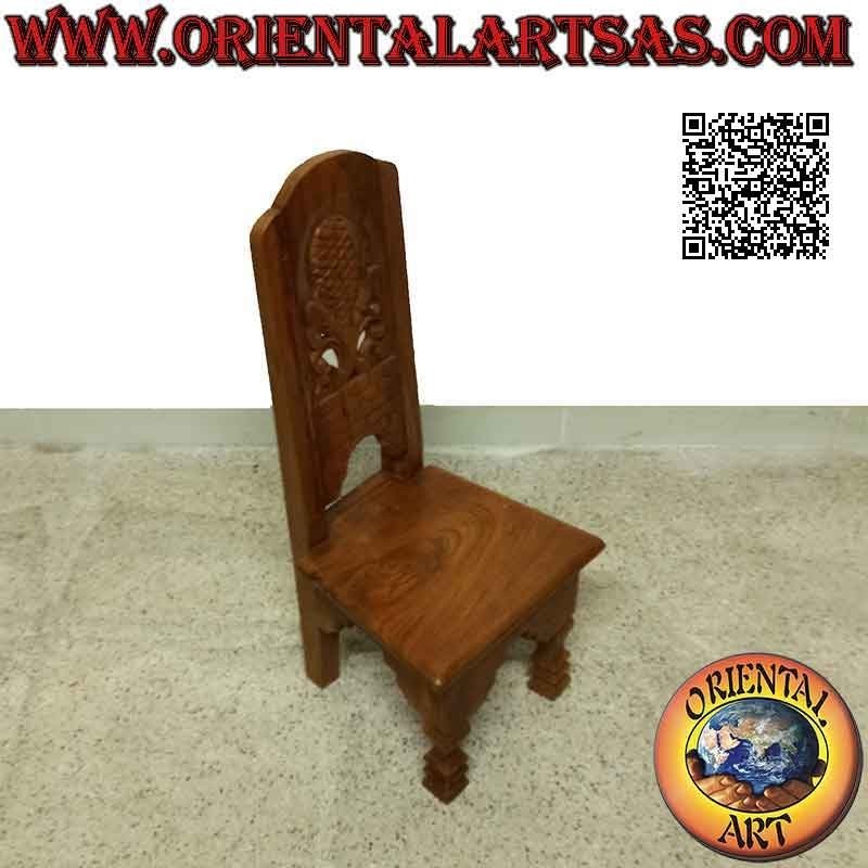 Chaise pour enfant à dossier haut avec décoration sculptée et perforée en bois de teck