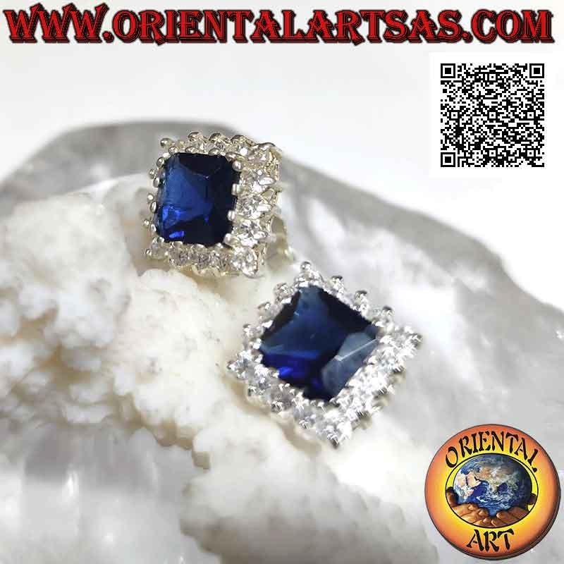 Boucles d'oreilles lobes en argent avec saphir synthétique carré serti entouré de zircons blancs