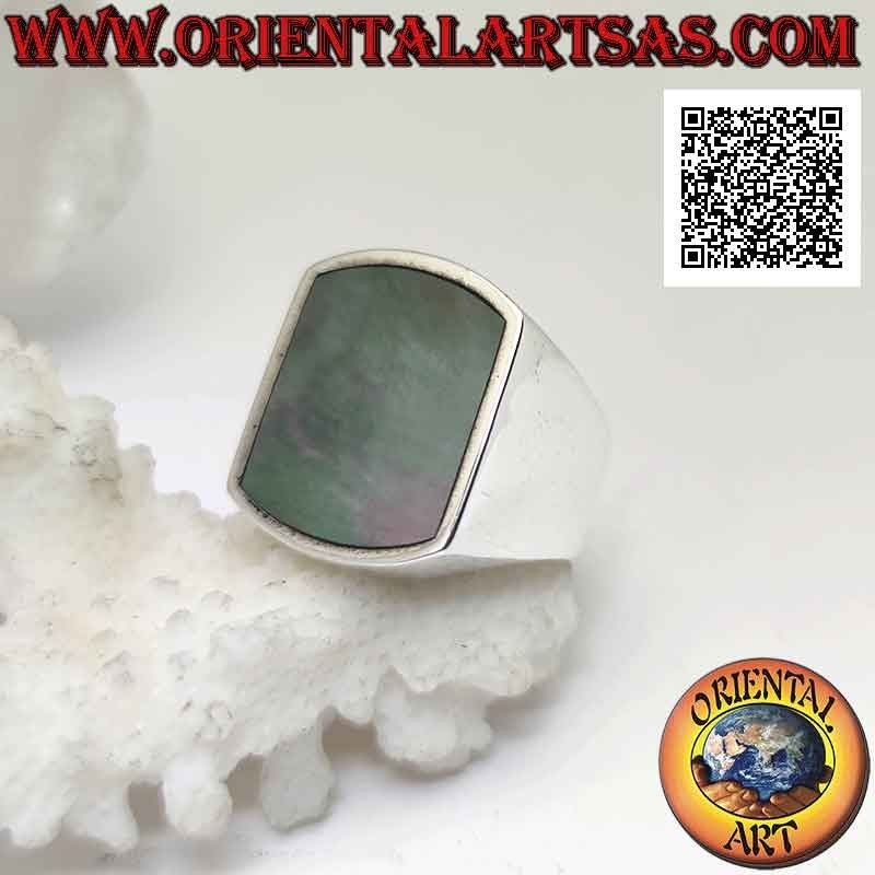 Bague en argent avec coquille de paua rectangulaire (ormeau) bombée sur deux côtés affleurant le bord sur un sertissage lisse