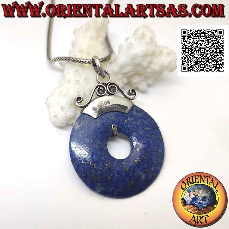 Pendentif en lapis lazuli, forme donut 35 mm. avec crochet décoré en bas-relief argenté