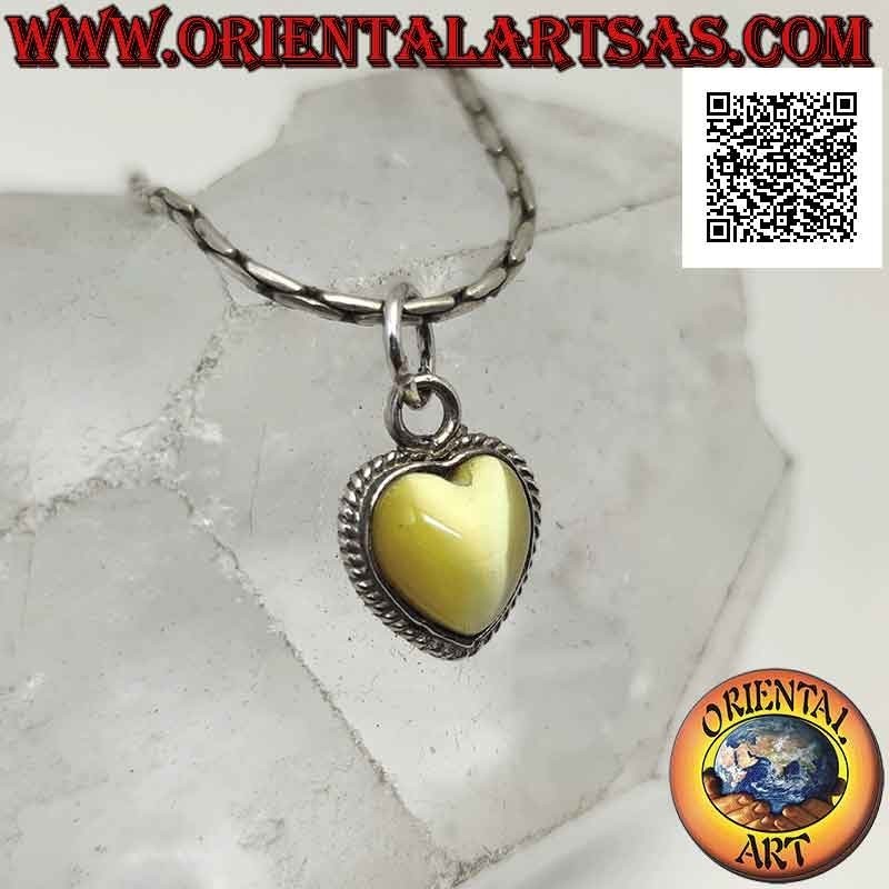 Pendentif en argent avec cimòfane jaune (oeil de chat) avec coeur entouré de tissage