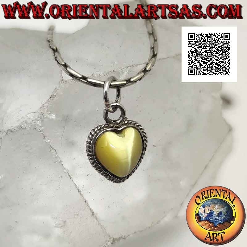 Pendentif en argent avec cimòfane jaune (oeil de chat) avec coeur entouré de tissage