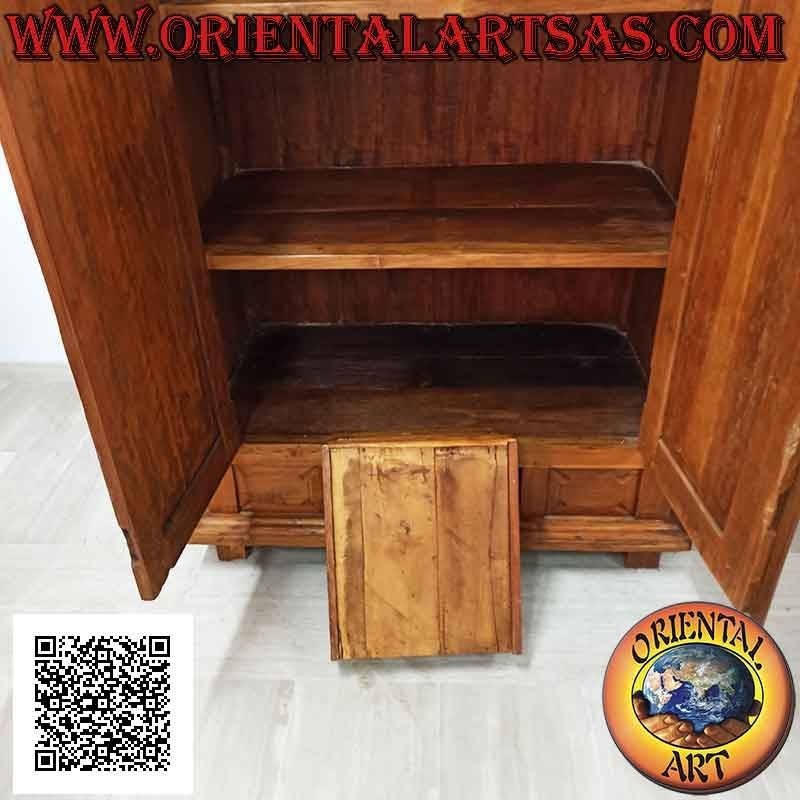Armoire 2 portes (3 étagères) avec tiroir central et décor supérieur en bois de teck antique
