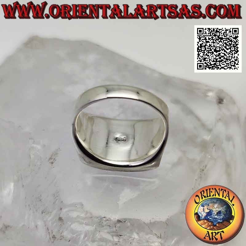 Smooth silver ring with horizontal rectangular onyx curved flush with edge 16 x 10 mm