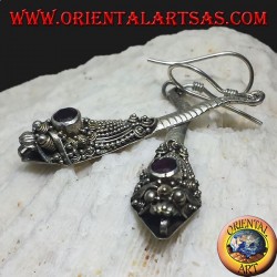 Pendientes de plata hechos a mano de la cobra con granate