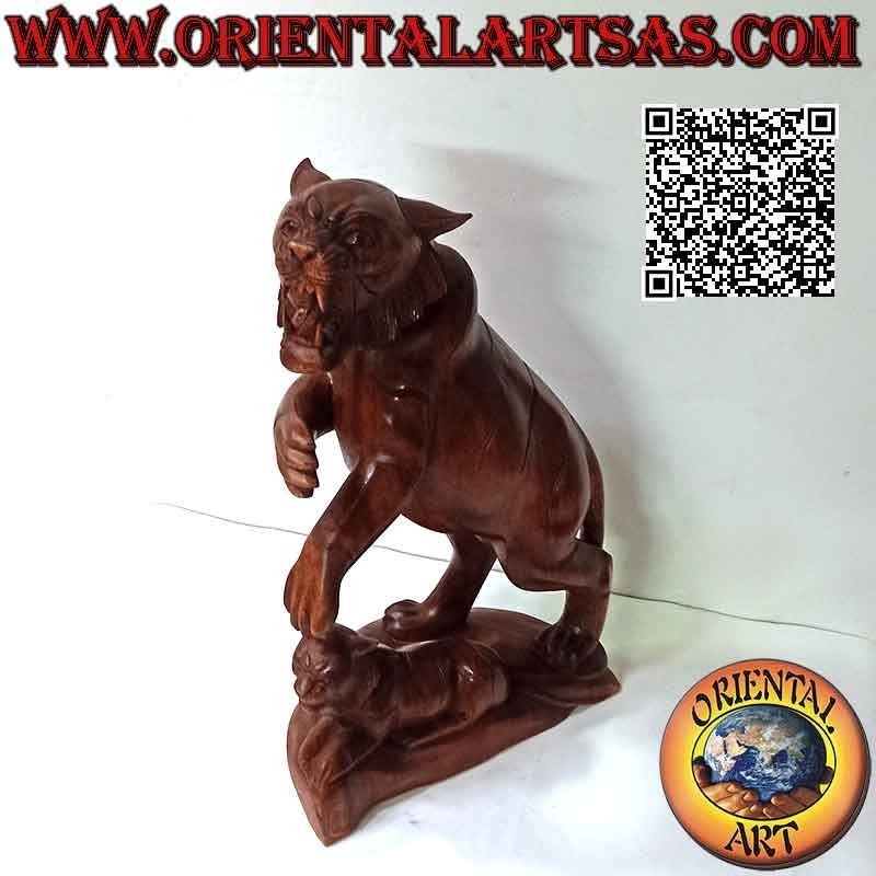 Escultura tigre gruñendo con cachorro en madera de suar de 54 cm (tallada a mano en un solo bloque) (derecha)