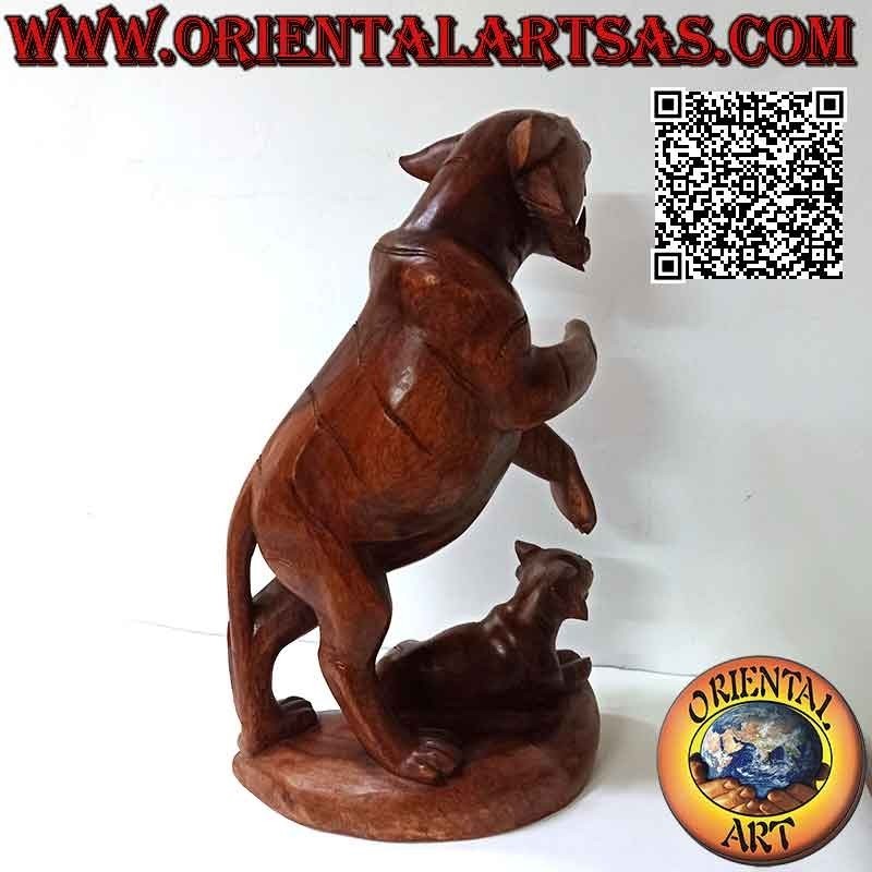 Skulptur knurrender Tiger mit Jungtier aus 54 cm Suar-Holz (handgeschnitzt aus einem einzigen Block) (rechts)
