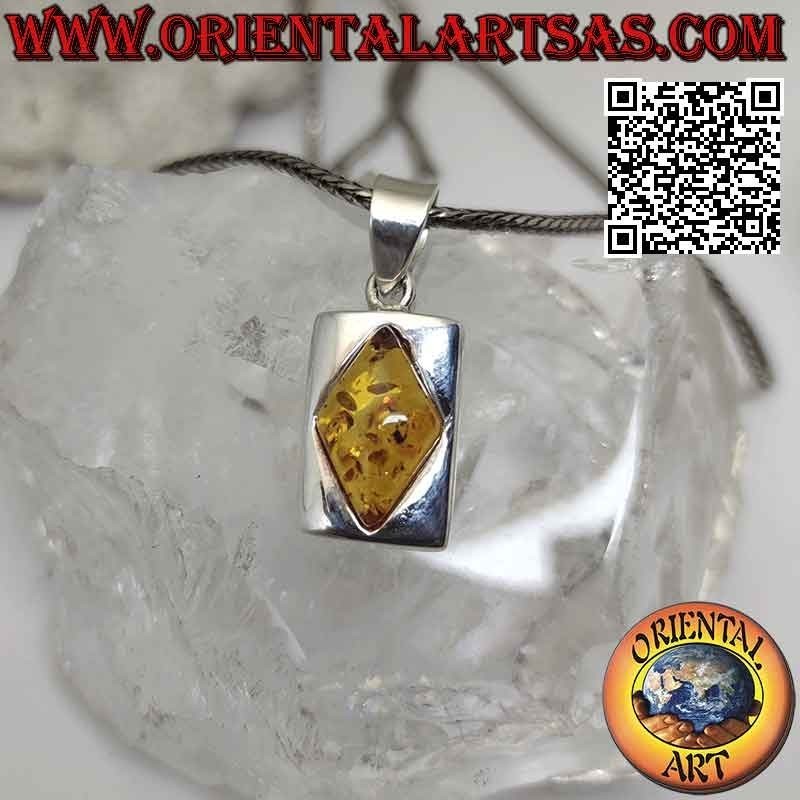 Silberanhänger mit rautenförmigem baltischem Bernstein an einem glatten rechteckigen Rahmen